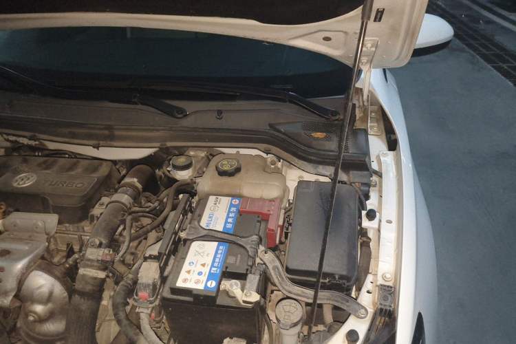 Used Buick GT 2019 15T Dual-Clutch Connected Elite Model China VI Engine Bay Left