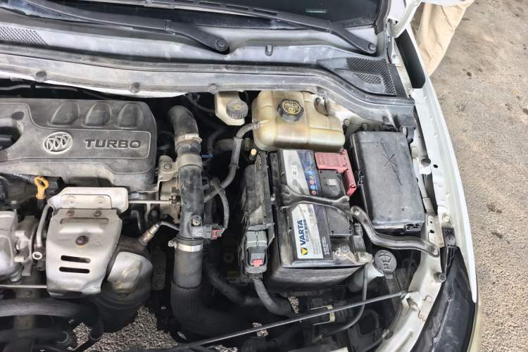 Used Buick GT 2019 15T Dual-Clutch Connected Elite Model China VI Engine Bay Left