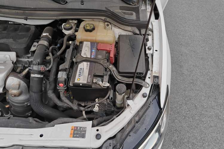 Used Buick GT 2019 15T Dual-Clutch Connected Elite Model China VI Engine Bay Left