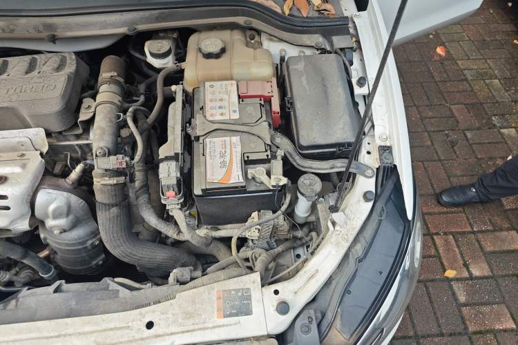 Used Buick GT 2019 15T Dual-Clutch Connected Elite Model China VI Engine Bay Left
