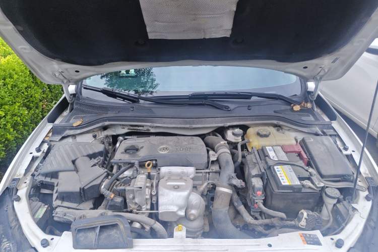 Used Buick GT 2019 18T Automatic Connected Elite Model China VI Standard Engine Bay
