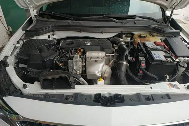 Used Buick GT 2019 18T Automatic Connected Elite Model China VI Standard Engine Bay