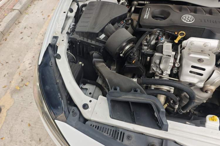 Used Buick GT 2019 15T Dual-Clutch Advanced Version China VI Standard Engine Bay Right