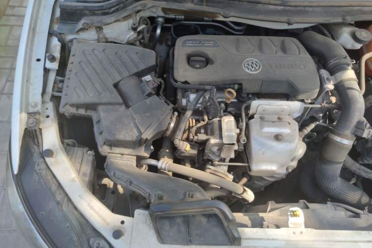 Used Buick GT 2019 18T Automatic Connected Elite Model China VI Standard Engine Bay Right