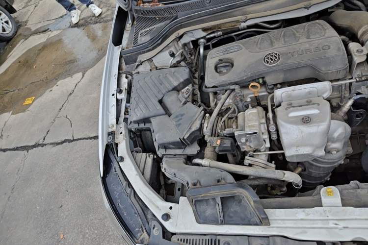 Used Buick GT 2019 18T Automatic Connected Elite Model China VI Standard Engine Bay Right