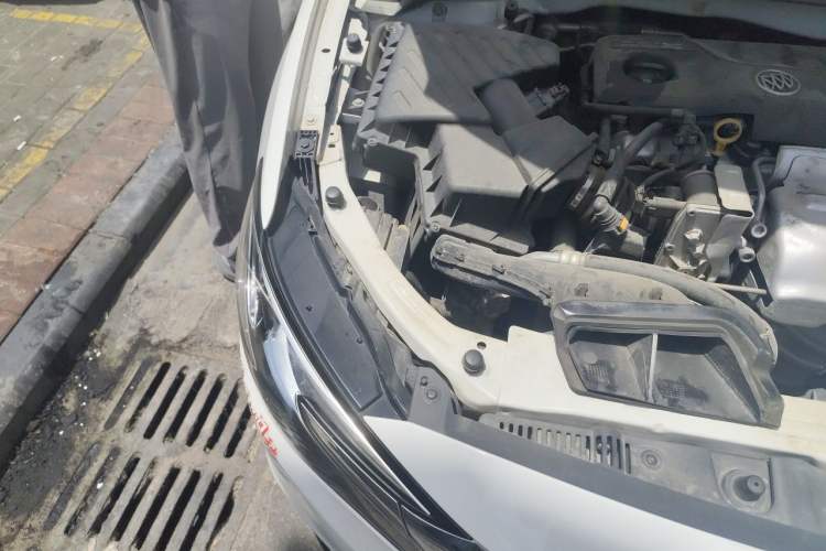 Used Buick GT 2019 18T Automatic Connected Elite Model China VI Standard Engine Bay Right