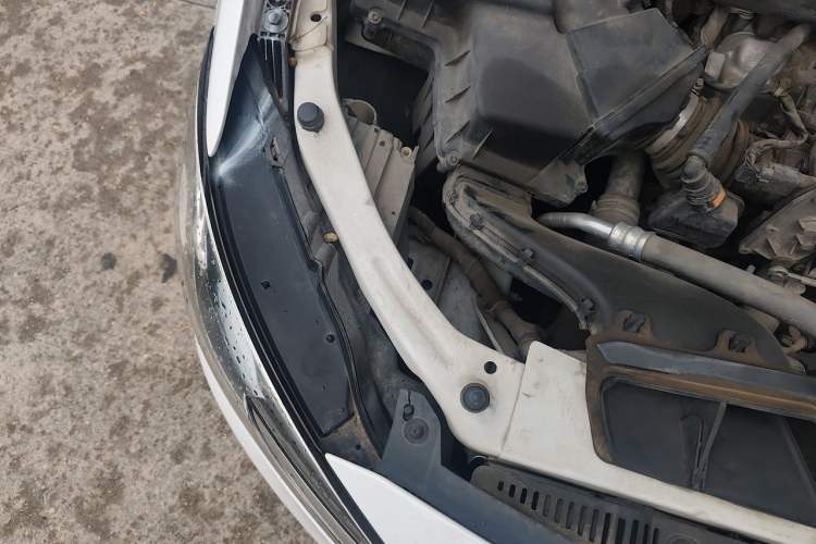Used Buick GT 2019 18T Automatic Connected Elite Model China VI Standard Engine Bay Right
