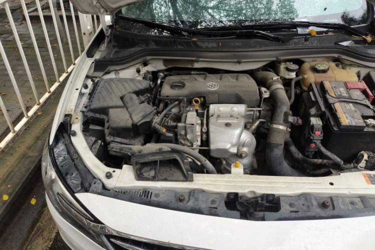 Used Buick GT 2019 18T Automatic Connected Elite Model China VI Standard Engine Bay Right