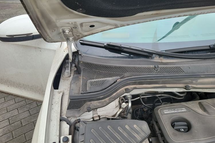 Used Buick GT 2019 18T Automatic Connected Elite Model China VI Standard Engine Bay Right