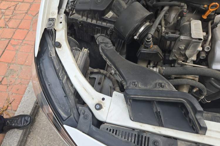 Used Buick GT 2019 15T Manual Elite Version China VI Standard Engine Bay Right