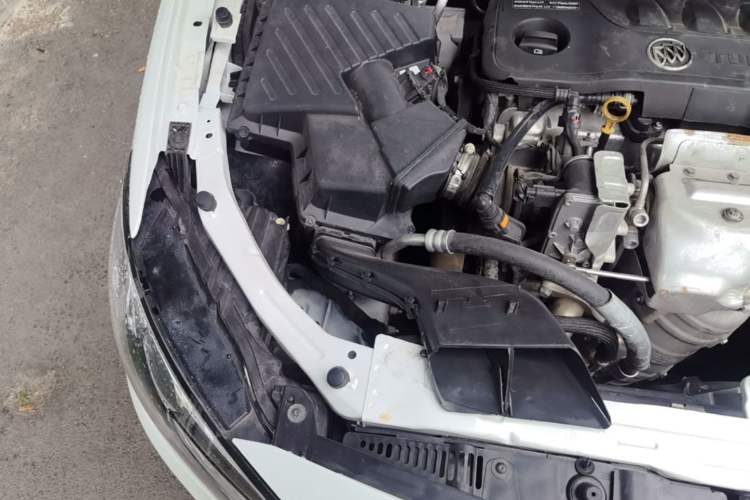 Used Buick GT 2019 18T Automatic Connected Elite Model China VI Standard Engine Bay Right