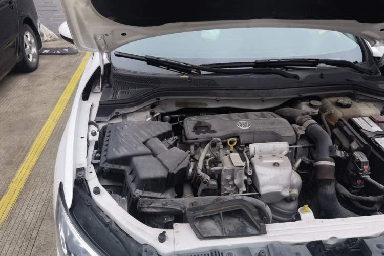 Used Buick GT 2019 18T Automatic Connected Elite Model China VI Standard Engine Bay Right
