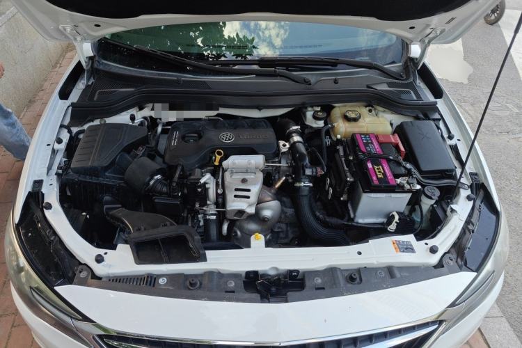 Used Buick GT 2019 15T Dual-Clutch Connected Elite Version China V Standard Engine Bay