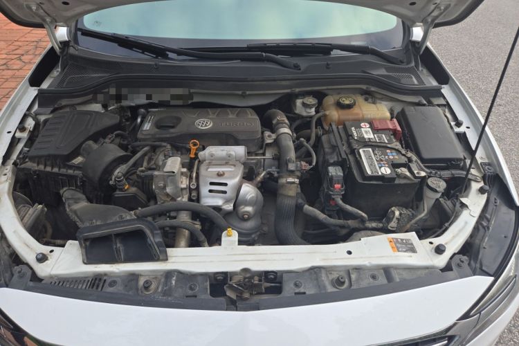 Used Buick GT 2019 15T Manual Elite Version China VI Standard Engine Bay