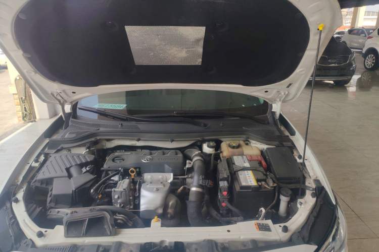 Used Buick GT 2019 18T Automatic Connected Elite Model China VI Standard Engine Bay