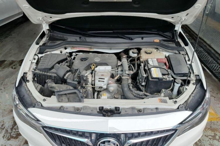 Used Buick GT 2019 15T Dual-Clutch Connected Elite Version China V Standard Engine Bay