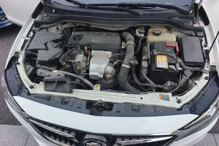 Used Buick GT 2019 18T Automatic Connected Flagship Version China VI Standard Engine Bay