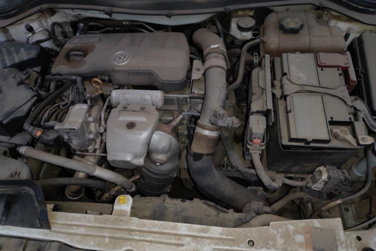 Used Buick GT 2019 18T Automatic Connected Elite Model China VI Standard Engine Bay
