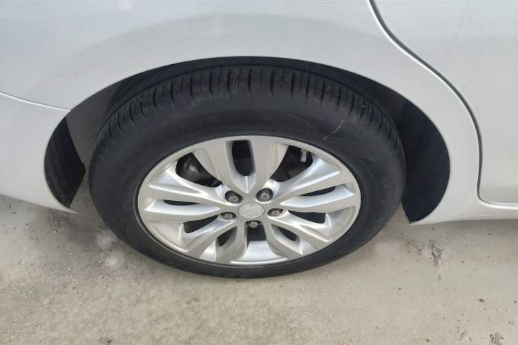 Used Buick GT 2019 15T Dual-Clutch Connected Elite Model China VI Exterior 2