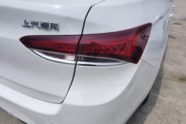 Used Buick GT 2019 15T Dual-Clutch Connected Elite Model China VI Exterior 3