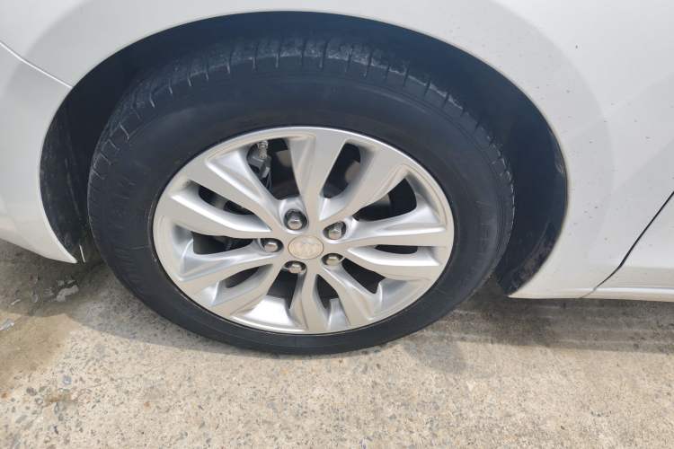 Used Buick GT 2019 15T Dual-Clutch Connected Elite Model China VI Exterior 4