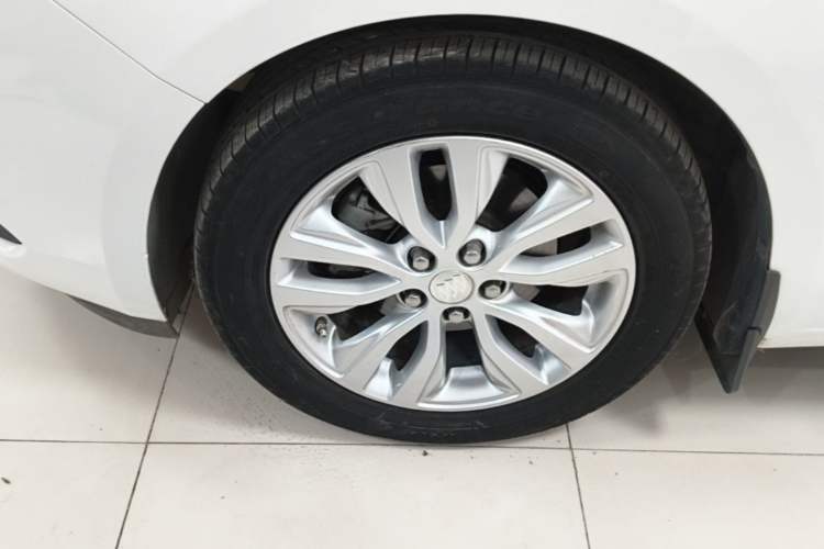 Used Buick GT 2019 15T Manual Elite Version China VI Standard Exterior 4