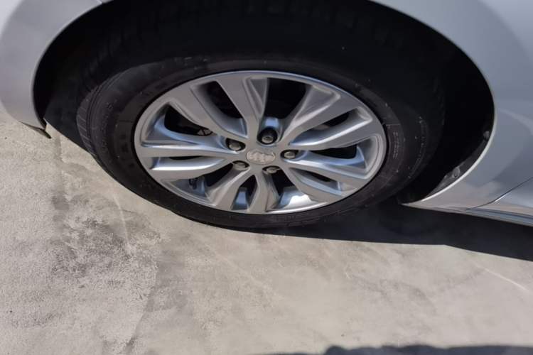 Used Buick GT 2019 15T Dual-Clutch Connected Elite Model China VI Exterior 4