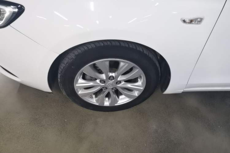 Used Buick GT 2019 15T Dual-Clutch Connected Elite Model China VI Exterior 4