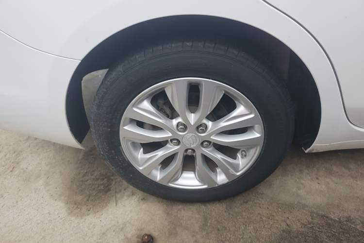 Used Buick GT 2019 15T Manual Elite Version China VI Standard Exterior 5