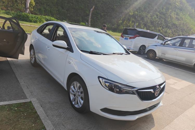 Used Buick GT 2019 15T Dual-Clutch Connected Elite Model China VI Front Right 45 Deg