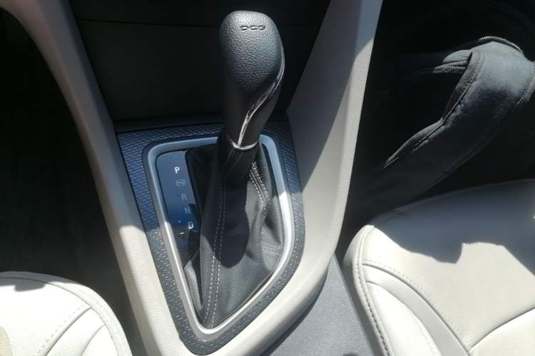 Used Buick GT 2019 15T Dual-Clutch Connected Elite Model China VI Gear Lever
