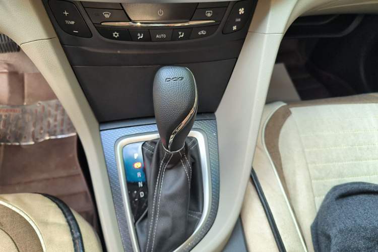 Used Buick GT 2019 15T Dual-Clutch Connected Elite Model China VI Gear Lever