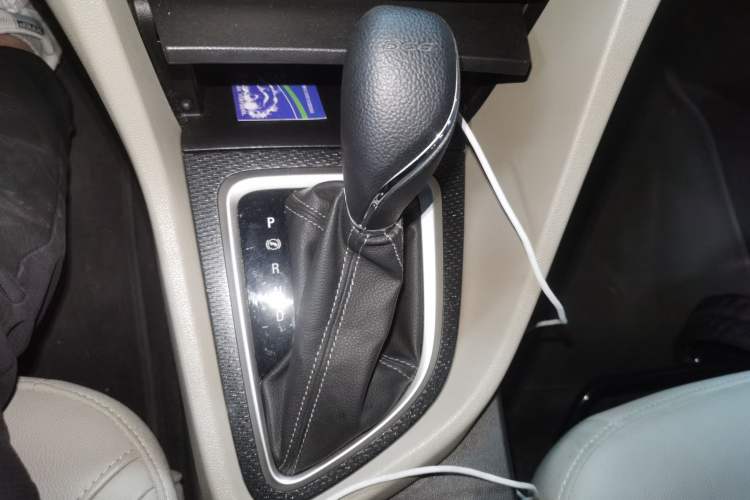Used Buick GT 2019 15T Dual-Clutch Connected Elite Model China VI Gear Lever