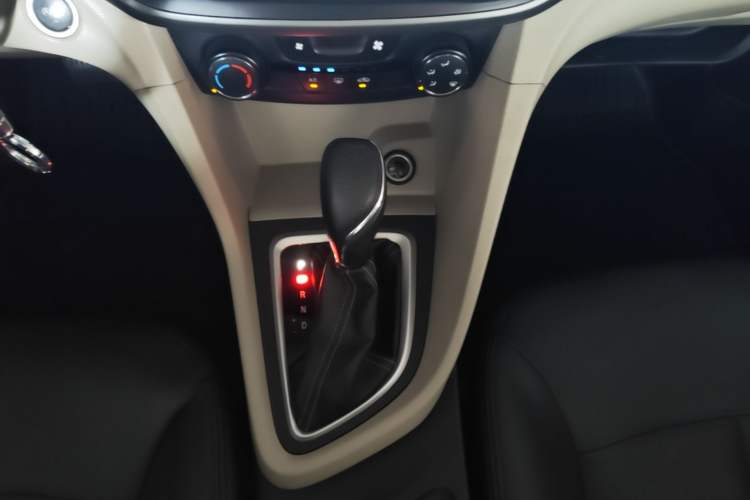 Used Buick GT 2019 15T Dual-Clutch Advanced Version China VI Standard Gear Lever