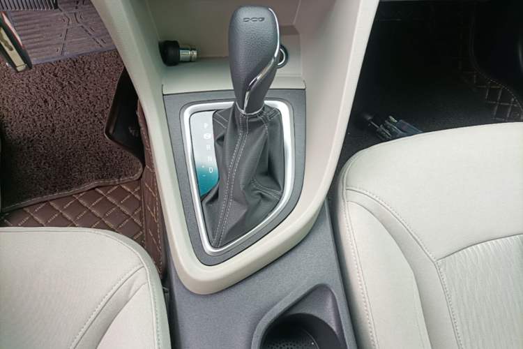 Used Buick GT 2019 15T Dual-Clutch Advanced Version China VI Standard Gear Lever