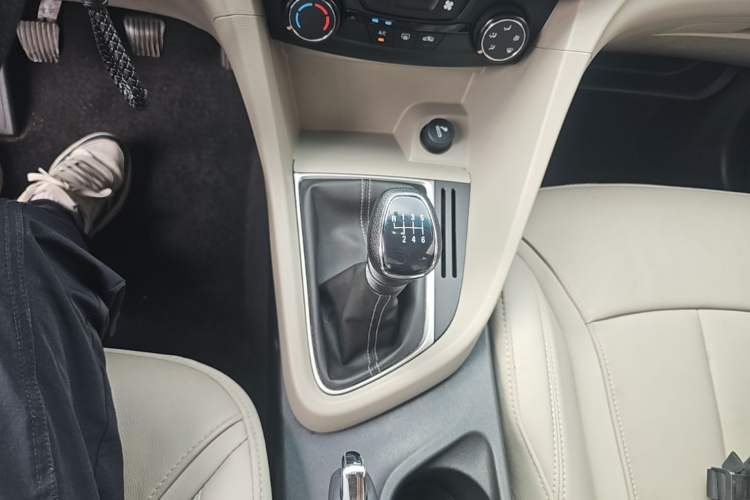 Used Buick GT 2019 15T Manual Elite Version China VI Standard Gear Lever