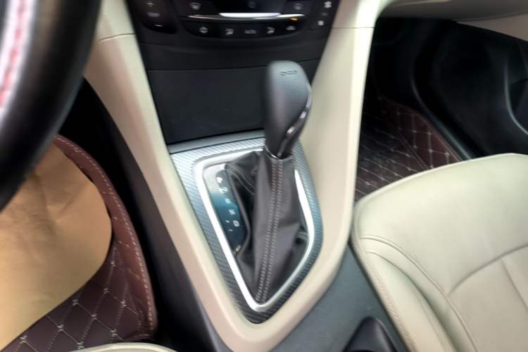 Used Buick GT 2019 15T Dual-Clutch Connected Elite Model China VI Gear Lever