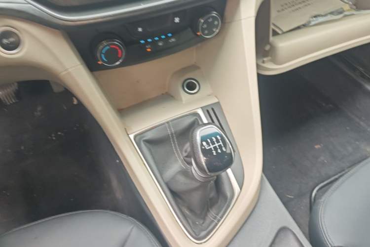 Used Buick GT 2019 15T Manual Elite Version China VI Standard Gear Lever