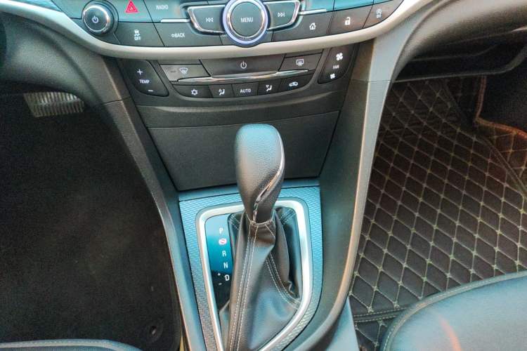 Used Buick GT 2019 18T Automatic Connected Elite Model China VI Standard Gear Lever