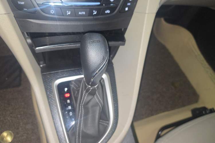 Used Buick GT 2019 15T Dual-Clutch Connected Elite Model China VI Gear Lever