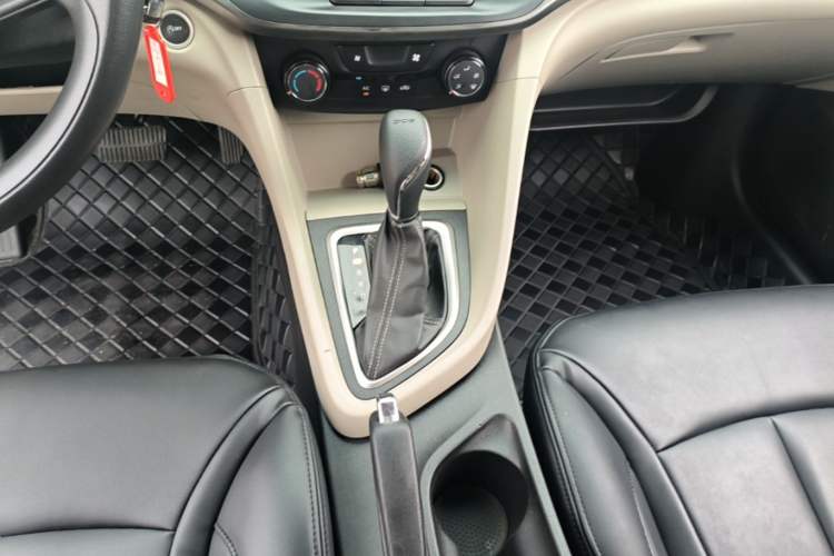 Used Buick GT 2019 15T Dual-Clutch Advanced Version China VI Standard Gear Lever