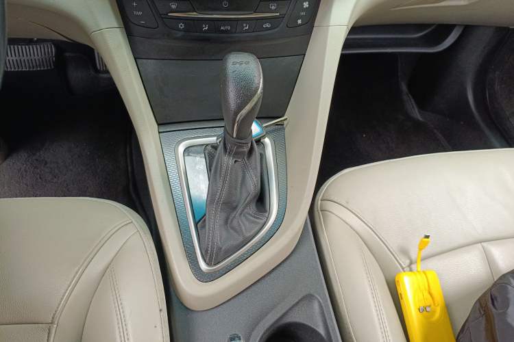 Used Buick GT 2019 15T Dual-Clutch Connected Elite Model China VI Gear Lever
