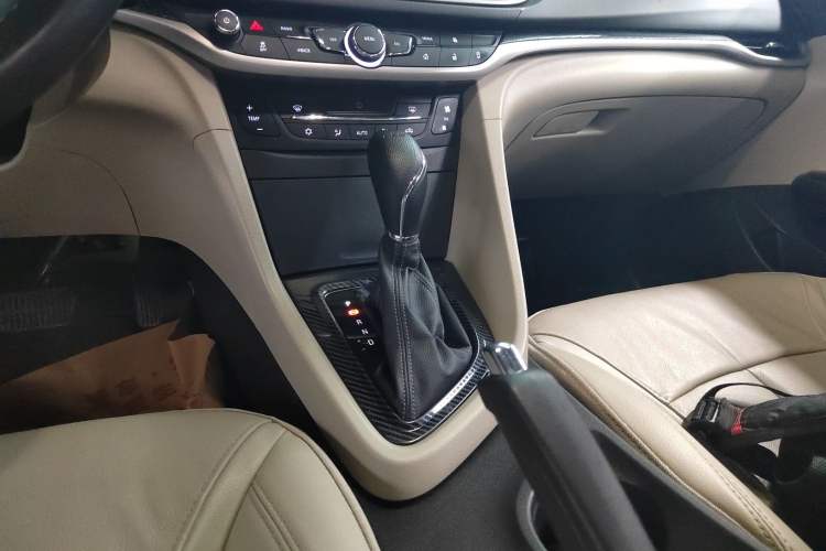 Used Buick GT 2019 15T Dual-Clutch Connected Elite Version China V Standard Gear Lever
