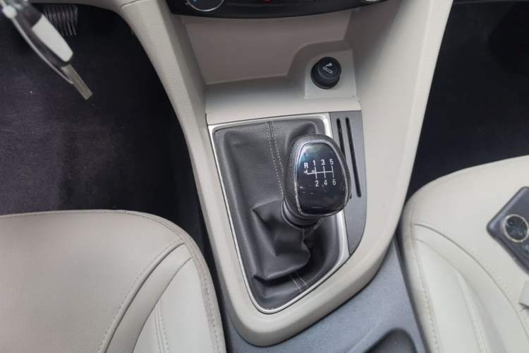 Used Buick GT 2019 15T Manual Elite Version China VI Standard Gear Lever