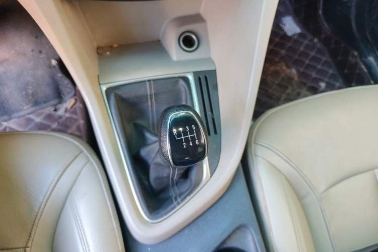 Used Buick GT 2019 15T Manual Elite Version China VI Standard Gear Lever