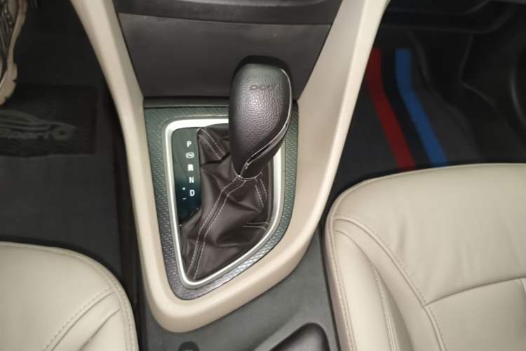 Used Buick GT 2019 15T Dual-Clutch Connected Elite Model China VI Gear Lever