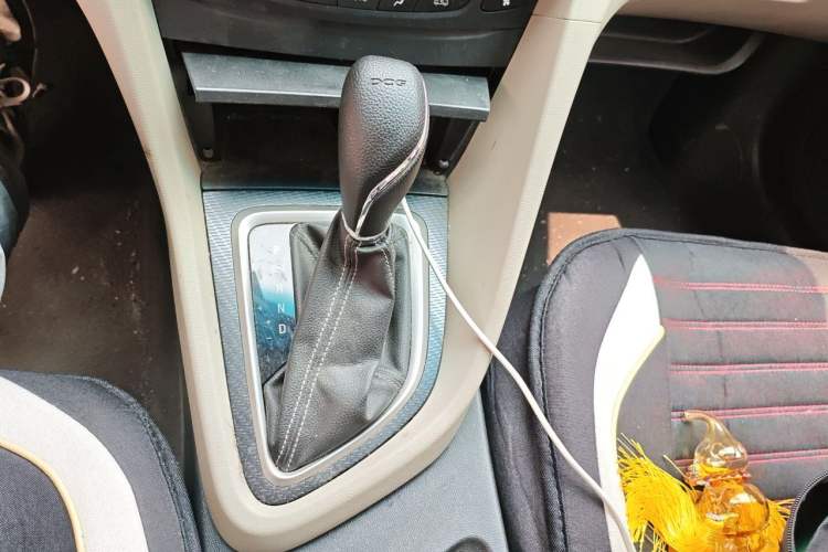 Used Buick GT 2019 15T Dual-Clutch Connected Elite Model China VI Gear Lever