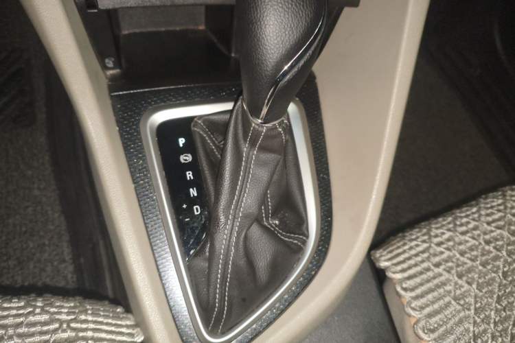 Used Buick GT 2019 15T Dual-Clutch Connected Elite Model China VI Gear Lever