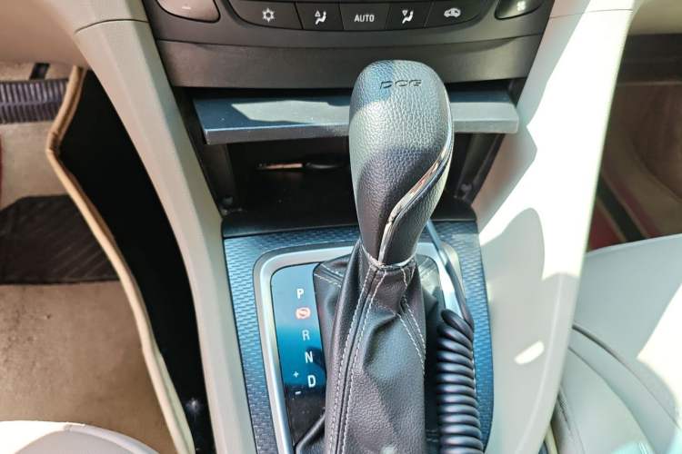 Used Buick GT 2019 15T Dual-Clutch Connected Elite Version China V Standard Gear Lever