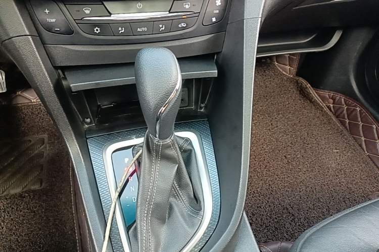 Used Buick GT 2019 18T Automatic Connected Elite Model China VI Standard Gear Lever